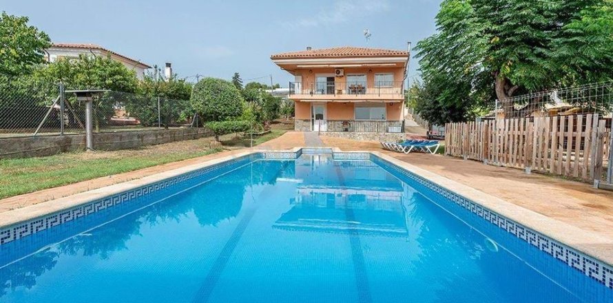 Вилла с 6 спальнями в Таррагоне, Каталония, Испания № 2301