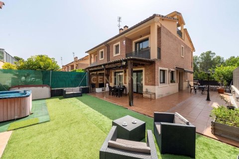 Вилла с 4 спальнями в Таррагоне, Каталония, Испания № 2300