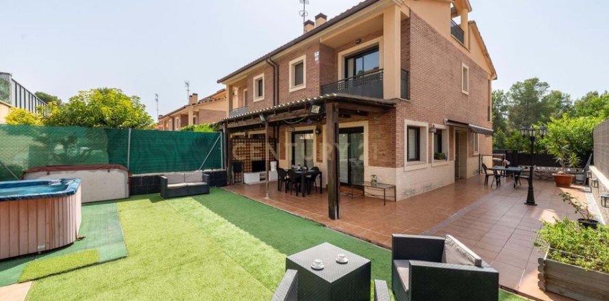 Вилла с 4 спальнями в Таррагоне, Каталония, Испания № 2300