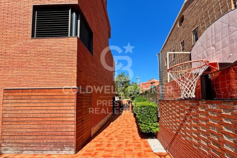 Сasa de 4 dormitorios en venta en Viladecans, Barcelona, Cataluña, Spain № 5547 - foto 25