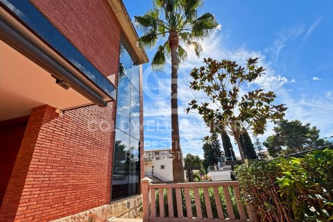 Сasa de 4 dormitorios en venta en Viladecans, Barcelona, Cataluña, Spain № 5547 - foto 1