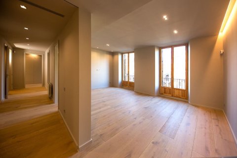 Купить квартиру в Старый город, Барселона, Испания с 2 спальни, 106м², № 2463 - фото 3