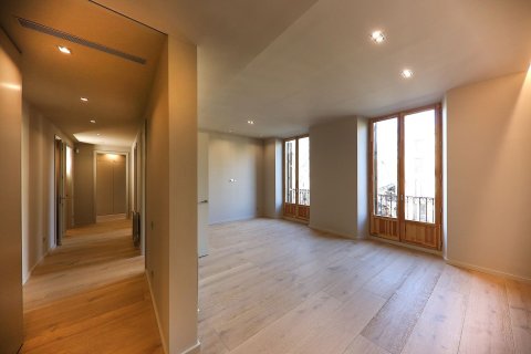 Купить квартиру в Старый город, Барселона, Испания с 2 спальни, 106м², № 2463 - фото 2