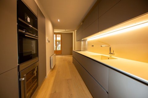 Квартира с 2 спальнями в Старый городе, Барселона, Каталония, Испания № 2462