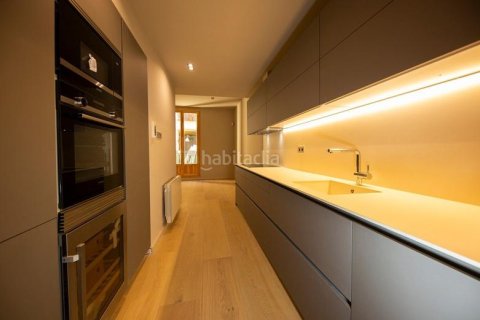 Квартира с 2 спальнями в Старый городе, Барселона, Каталония, Испания № 2461