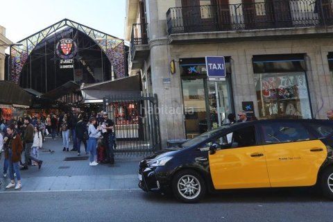 Apartamento de 2 dormitorios en venta en Ciudad Vieja, Barcelona, Cataluña, Spain № 2461 - foto 15