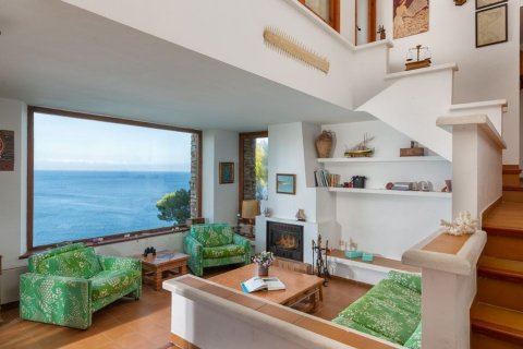 Сasa de 6 dormitorios en venta en Begur, Gerona, Cataluña, Spain № 7090 - foto 17