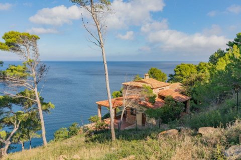 Сasa de 6 dormitorios en venta en Begur, Gerona, Cataluña, Spain № 7090 - foto 2