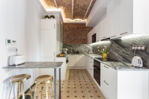 Apartamento de 2 dormitorios en venta en Barcelona, Cataluña, Spain № 7093 - foto 22