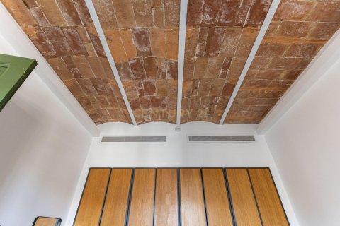 Apartamento de 2 dormitorios en venta en Barcelona, Cataluña, Spain № 7093 - foto 4