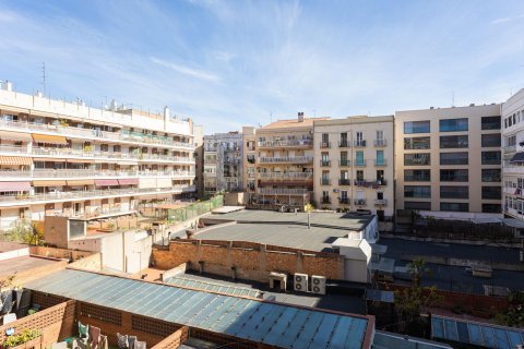 Apartamento de 2 dormitorios en venta en Barcelona, Cataluña, Spain № 7093 - foto 13