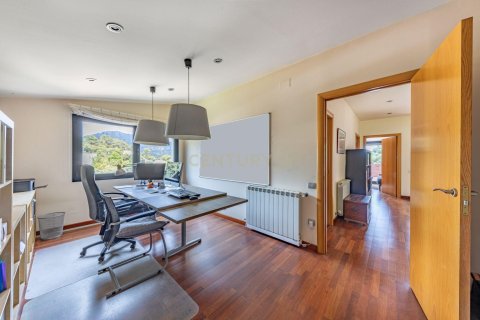 Сasa de 7 dormitorios en venta en Matadepera, Barcelona, Cataluña, Spain № 7095 - foto 3