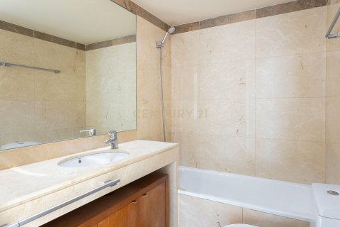Apartamento de 4 dormitorios en venta en Barcelona, Cataluña, Spain № 7094 - foto 18