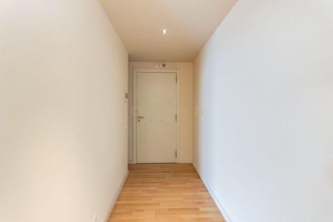 Apartamento de 4 dormitorios en venta en Barcelona, Cataluña, Spain № 7094 - foto 19