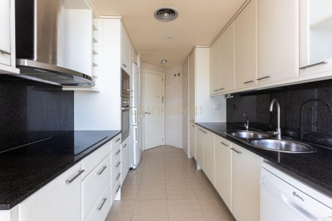 Apartamento de 4 dormitorios en venta en Barcelona, Cataluña, Spain № 7094 - foto 8