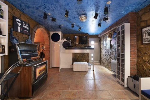 Купить дом в Кастельдефельс, Испания с 5 комнат, № 1404 - фото 3