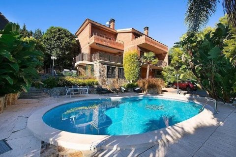 Купить дом в Кастельдефельс, Испания с 6 комнат, № 1406 - фото 3