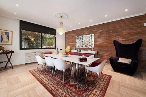 Купить дом в Кастельдефельс, Испания с 6 комнат, № 1406 - фото 8