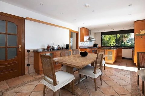 Купить дом в Кастельдефельс, Испания с 6 комнат, № 1406 - фото 10