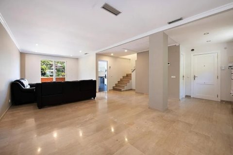 Купить квартиру в Ситжес, Испания с 4 комнаты, № 1403 - фото 3