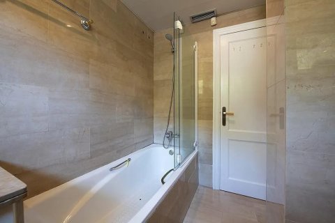 Купить квартиру в Ситжес, Испания с 4 комнаты, № 1403 - фото 16