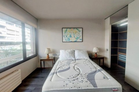 Apartamento de 2 dormitorios en venta en Barcelona, Cataluña, Spain № 1408 - foto 2