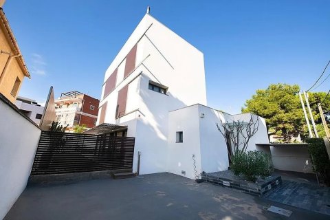 Купить дом в Кастельдефельс, Испания с 5 комнат, № 1405 - фото 4