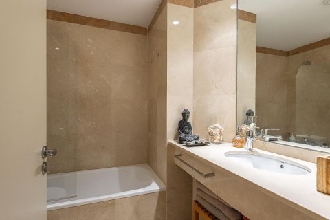 Apartamento de 3 dormitorios en venta en Barcelona, Cataluña, Spain № 1407 - foto 25