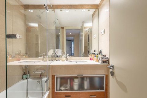 Apartamento de 3 dormitorios en venta en Barcelona, Cataluña, Spain № 1407 - foto 15