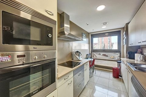 Apartamento de 3 dormitorios en venta en Barcelona, Cataluña, Spain № 1407 - foto 8