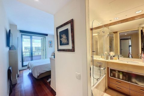 Apartamento de 3 dormitorios en venta en Barcelona, Cataluña, Spain № 1407 - foto 14