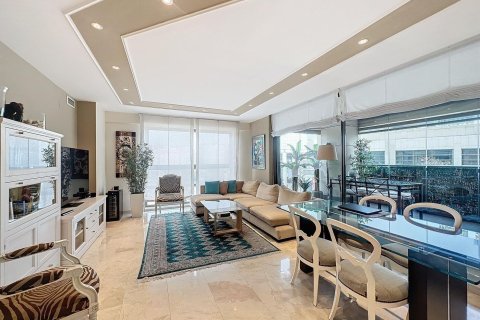 Apartamento de 3 dormitorios en venta en Barcelona, Cataluña, Spain № 1407 - foto 2