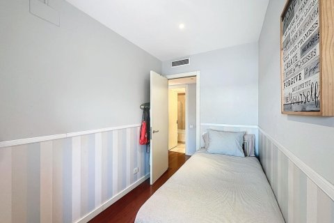 Apartamento de 3 dormitorios en venta en Barcelona, Cataluña, Spain № 1407 - foto 22