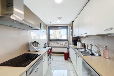 Apartamento de 3 dormitorios en venta en Barcelona, Cataluña, Spain № 1407 - foto 9