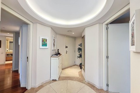 Apartamento de 3 dormitorios en venta en Barcelona, Cataluña, Spain № 1407 - foto 11