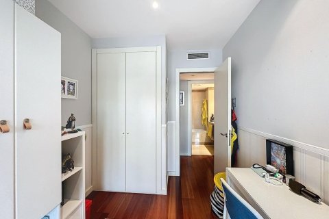 Apartamento de 3 dormitorios en venta en Barcelona, Cataluña, Spain № 1407 - foto 19