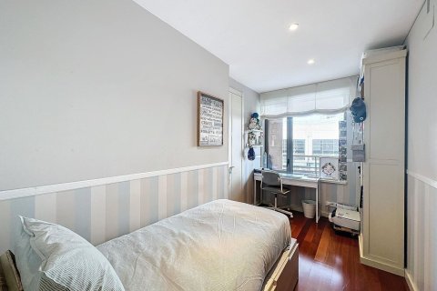 Apartamento de 3 dormitorios en venta en Barcelona, Cataluña, Spain № 1407 - foto 20