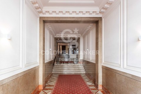 Купить квартиру в Барселона, Испания с 5 спален, 224м², № 7740 - фото 2