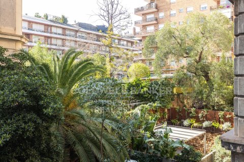 Купить квартиру в Барселона, Испания с 5 спален, 224м², № 7740 - фото 11