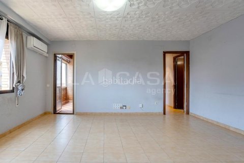 Квартира с 4 спальнями в Сан-Марти, Барселона, Каталония, Испания № 2036